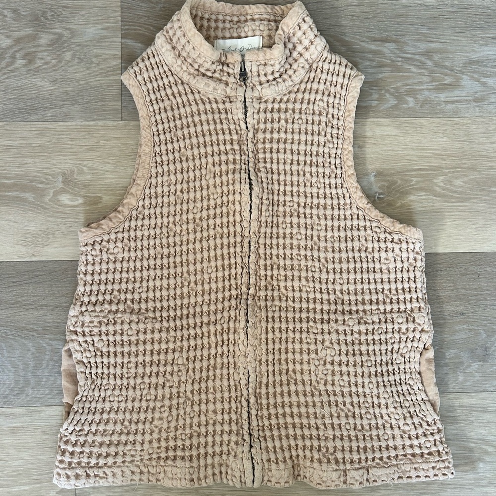 Textured Beige Zip-Up Vest - Picture 4 of 8